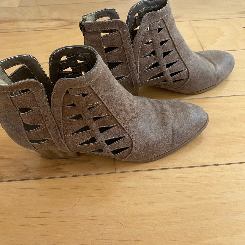 Qupid booties. Women’s size 8.5. Good condition.